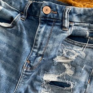 American Eagle sz 6 slim distressed jeans